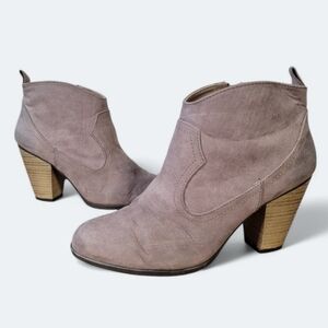 Qupid Western style Faux Suede Ankle Boots Size 9